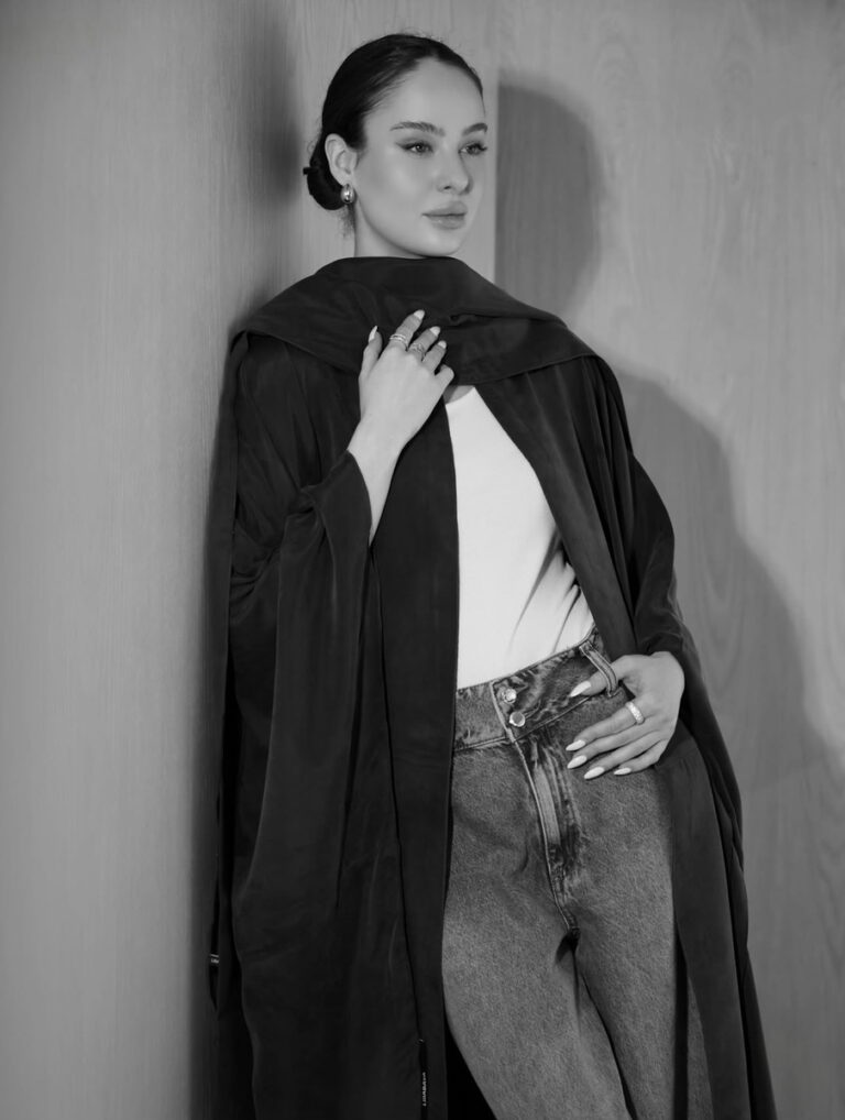 Catinca — model portfolio photo 17 of 35