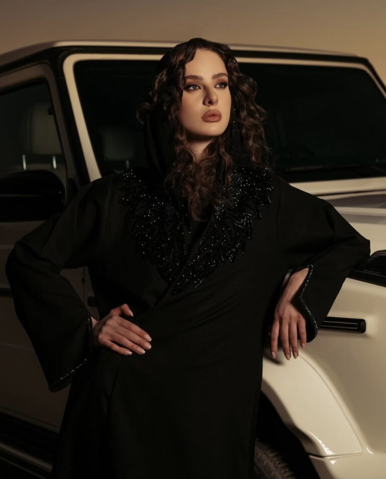 Catinca — model portfolio photo 19 of 35