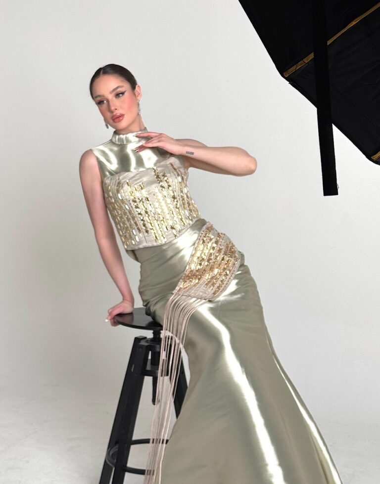 Catinca — model portfolio photo 14 of 35