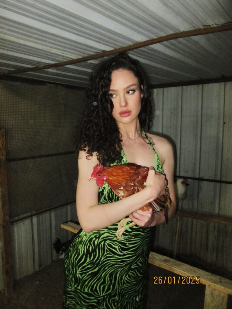 Catinca — model portfolio photo 31 of 35