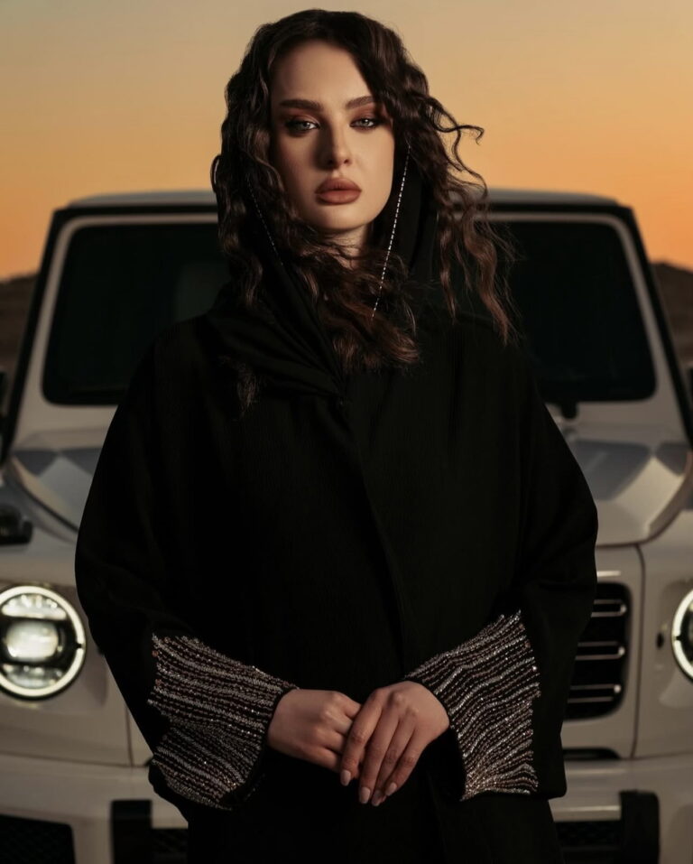 Catinca — model portfolio photo 22 of 35