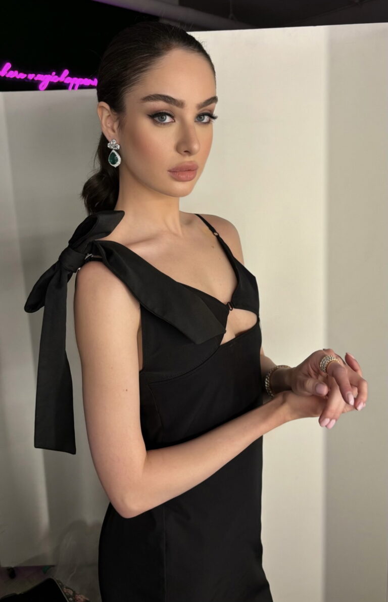 Catinca — model portfolio photo 33 of 35