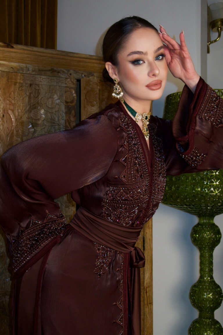 Catinca — model portfolio photo 5 of 35