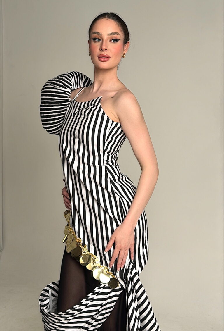 Catinca — model portfolio photo 23 of 35