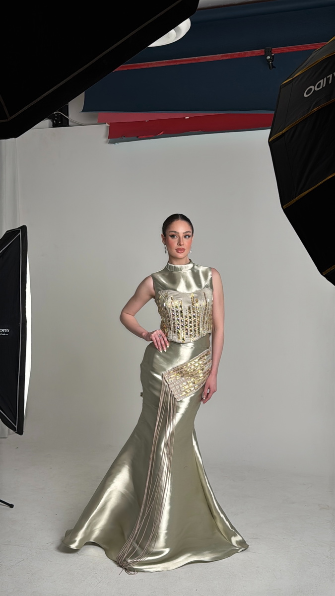 Catinca — model portfolio photo 9 of 35