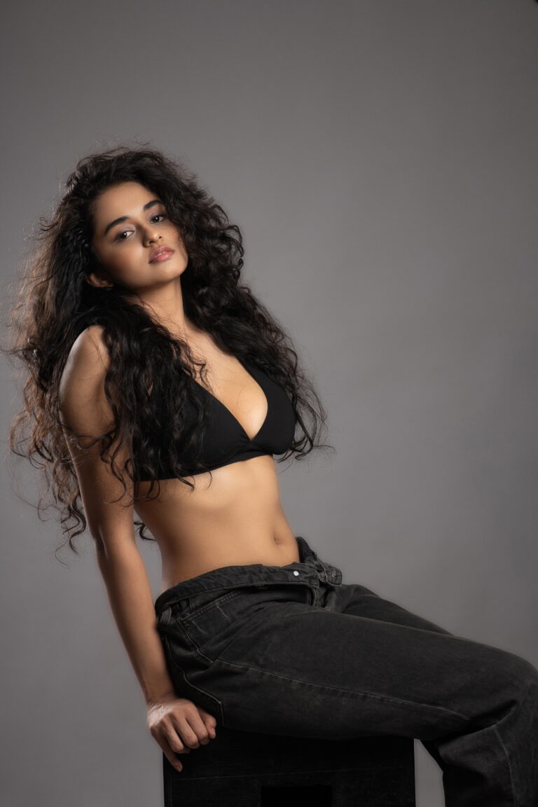 Tanishta — model portfolio photo 1 of 19
