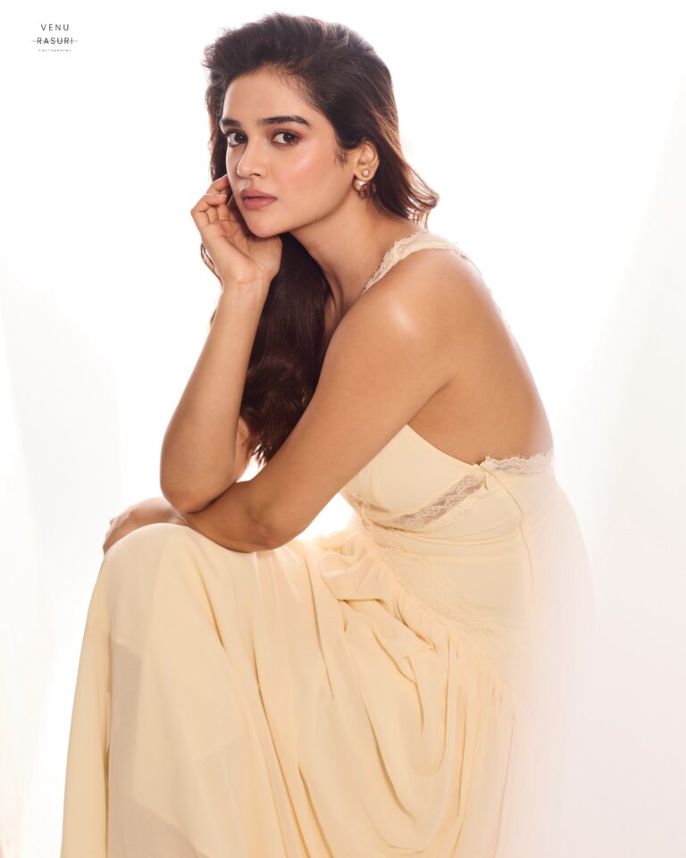Kanchi Bhansali — model portfolio photo 4 of 23
