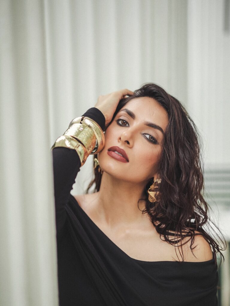 Divisha Paliwal — model portfolio photo 15 of 15