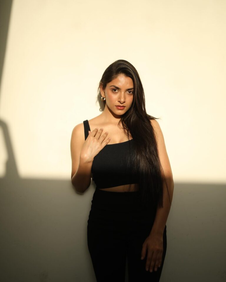 Divisha Paliwal — model portfolio photo 8 of 15