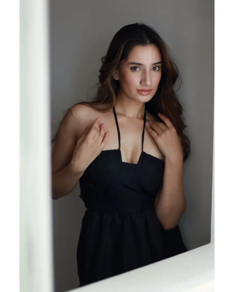 Amisha — model portfolio photo 7 of 23