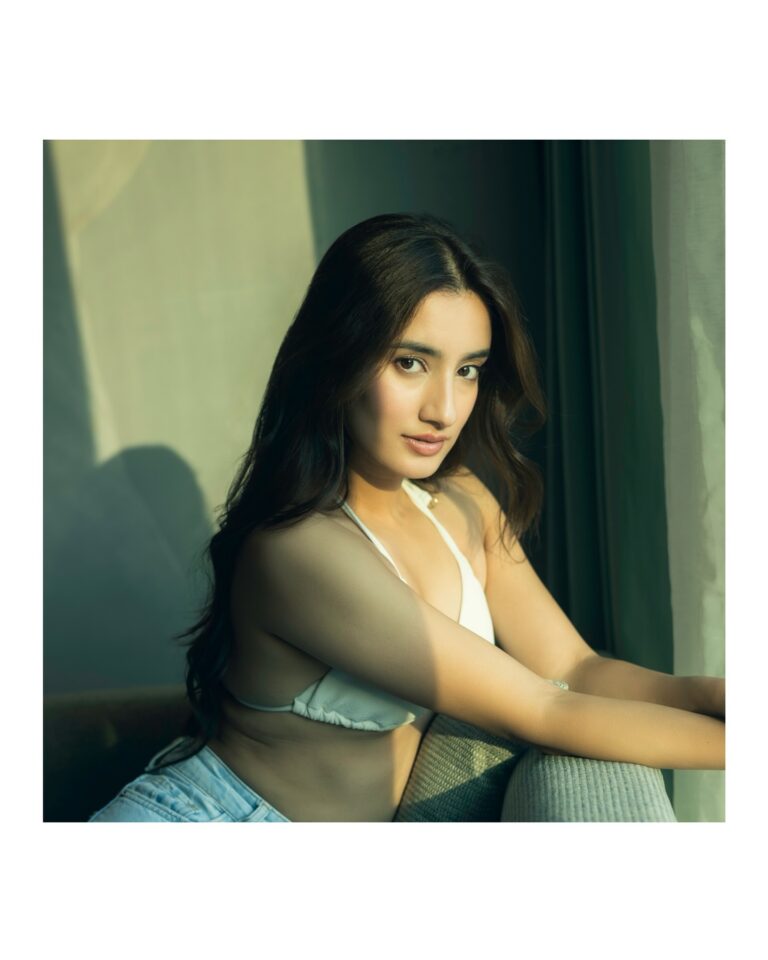 Amisha — model portfolio photo 11 of 23
