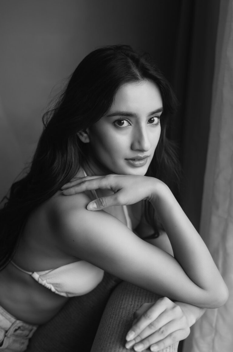 Amisha — model portfolio photo 4 of 23