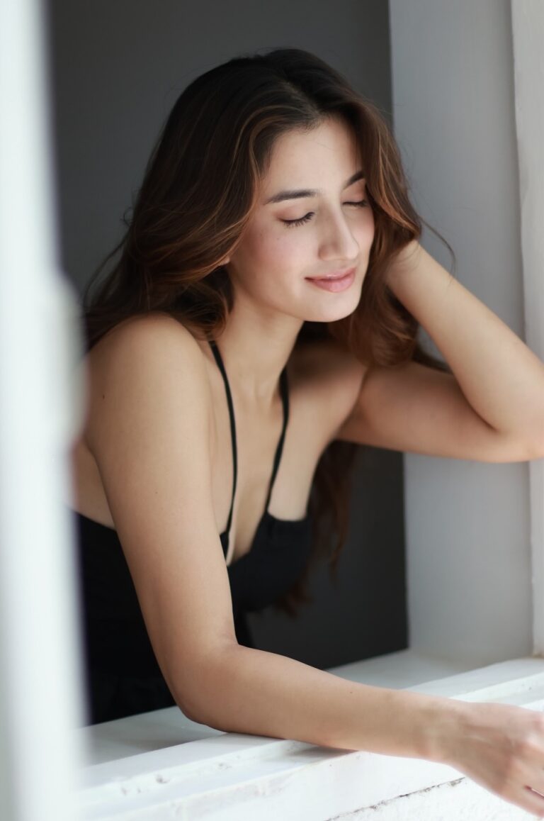 Amisha — model portfolio photo 3 of 23