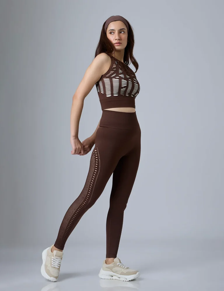 Amisha — model portfolio photo 14 of 23