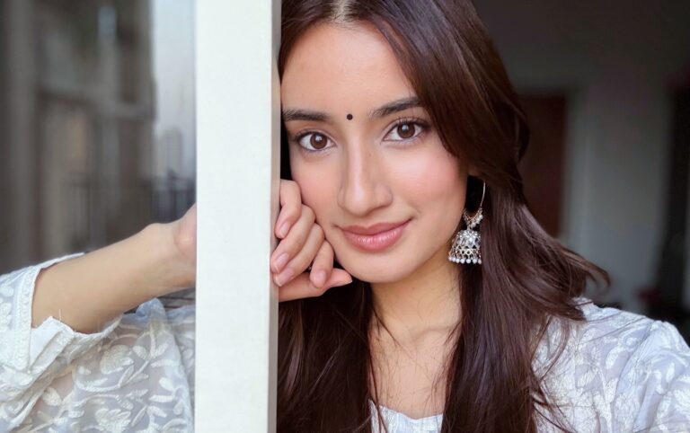 Amisha — model portfolio photo 17 of 23