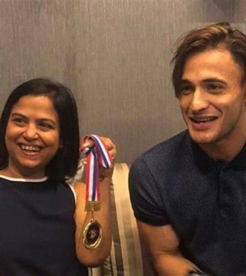Asim Riaz dedicate his bigboss medal to TOABH’s founder Sangeeta Sikdar Bhatia