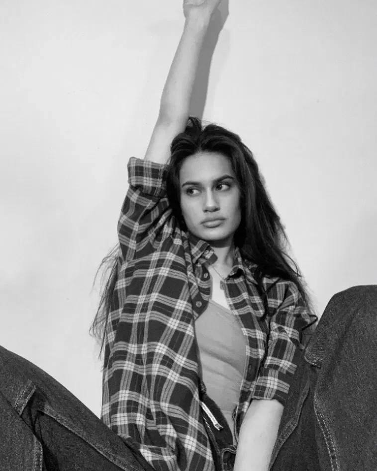 Lilly: Serbian Model Rising to International Prominence with Toabh