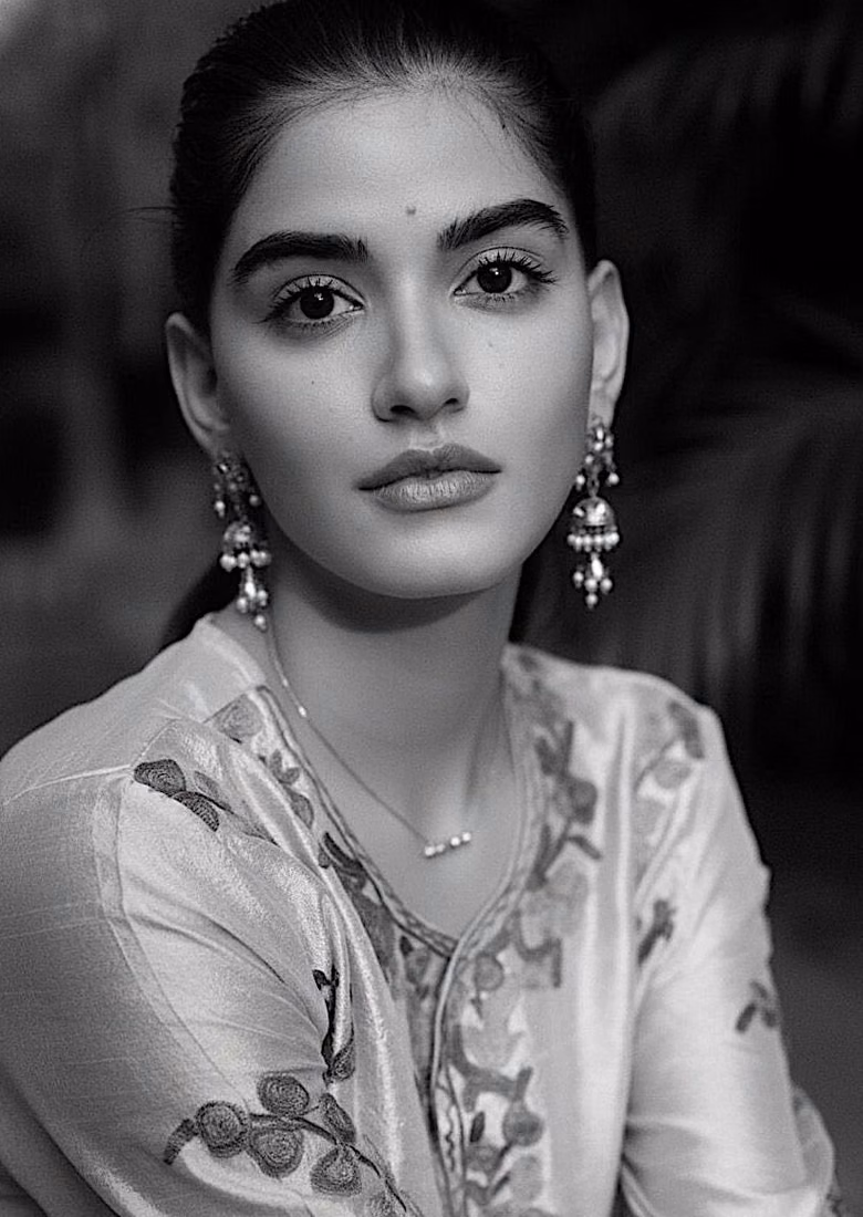Akshita — artist portfolio photo 6 of 15
