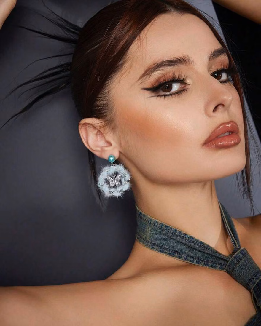 Jovana — model portfolio photo 1 of 50