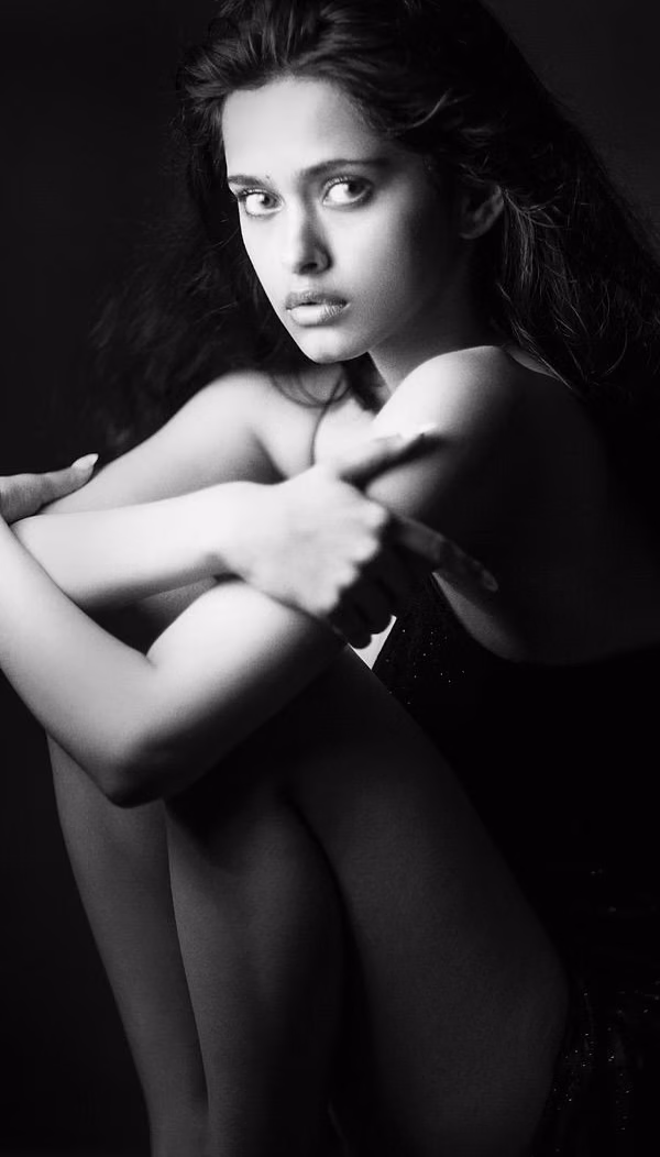 Azizi — model portfolio photo 1 of 52