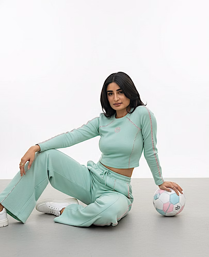 Daizy — model portfolio photo 5 of 32
