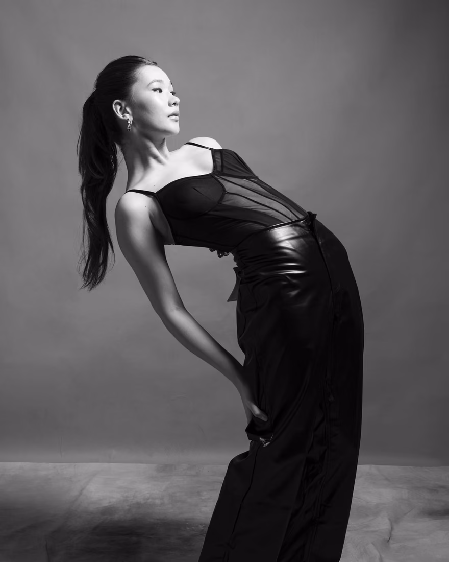 Karolina — model portfolio photo 5 of 39