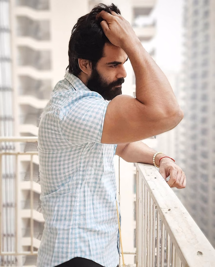 Ravi Awana — artist portfolio photo 4 of 14