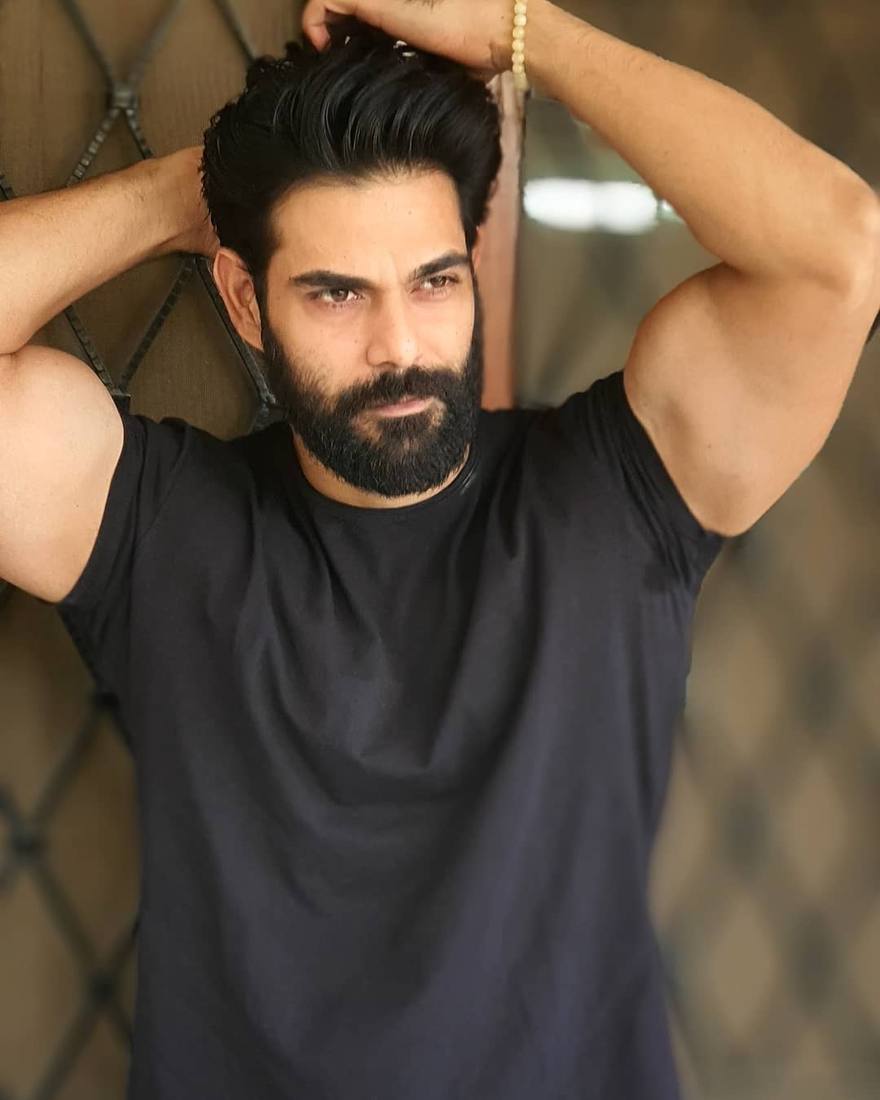 Ravi Awana — artist portfolio photo 6 of 14