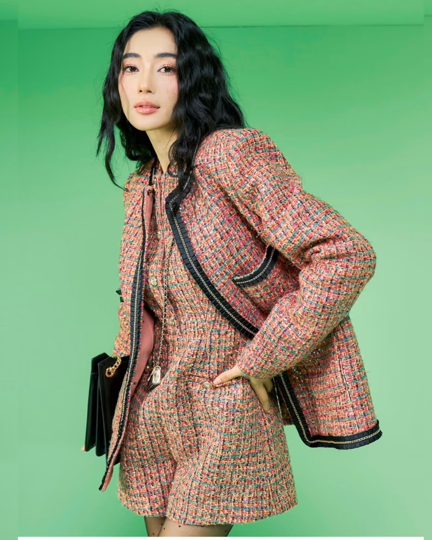 Sasha — model portfolio photo 7 of 39