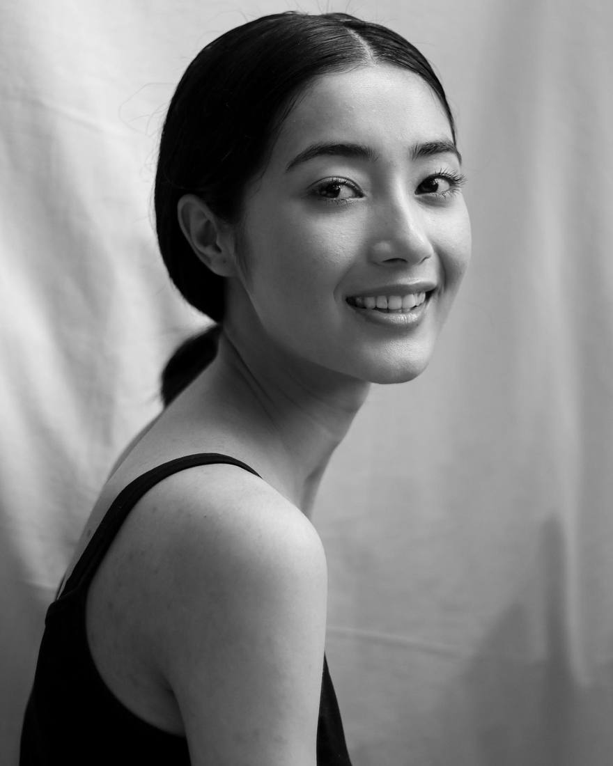 Sasha — model portfolio photo 4 of 39